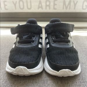 Adidas Toddler shoes (Sz 6K) great condition!